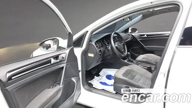 Volkswagen Golf Sportsvan 2015 thumb 10
