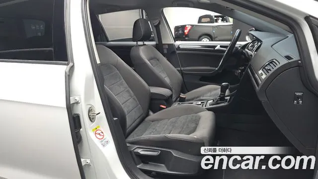 Volkswagen Golf Sportsvan 2015 thumb 11