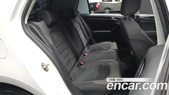 Volkswagen Golf Sportsvan 2015 thumb 12