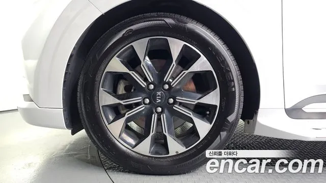 Kia Carnival 2021 thumb 5