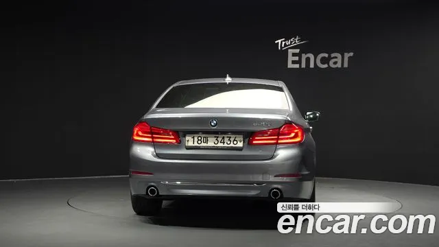 BMW 5-Series 2018 thumb 4
