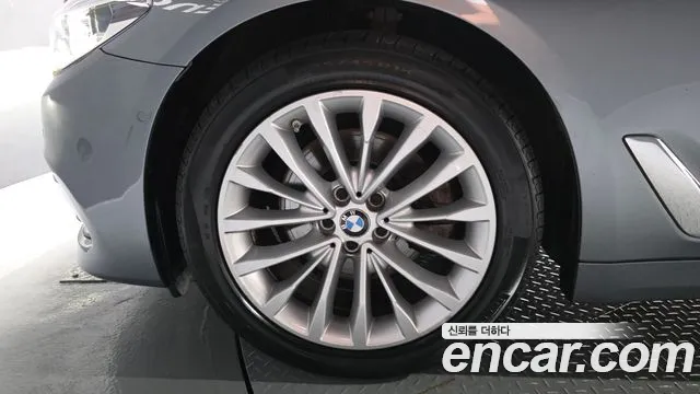 BMW 5-Series 2018 thumb 5