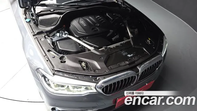 BMW 5-Series 2018 thumb 6