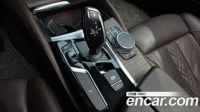 BMW 5-Series 2018 thumb 9