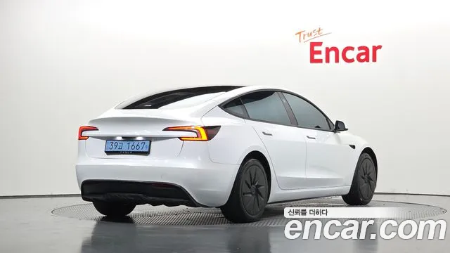 Tesla Model 3 2026 thumb 2