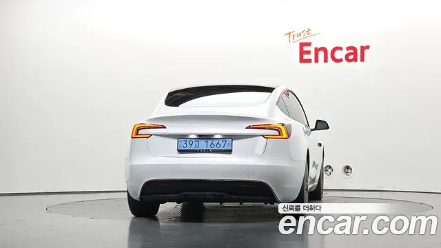 Tesla Model 3 2026 thumb 4