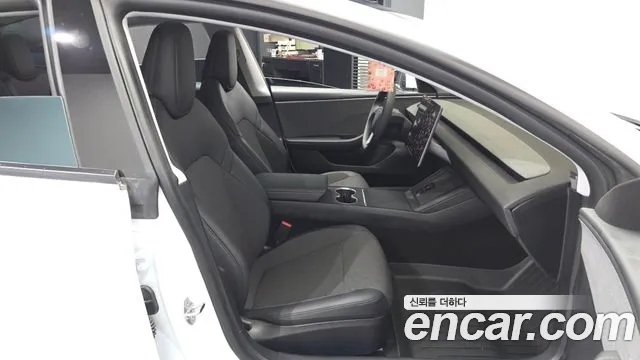 Tesla Model 3 2026 thumb 11
