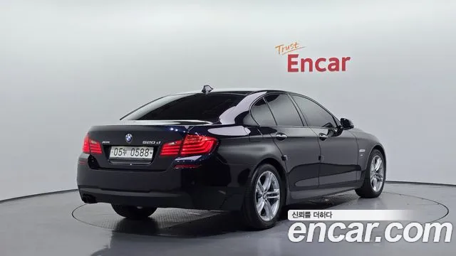 BMW 5-Series 2016 thumb 2