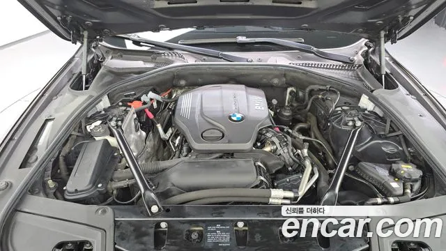 BMW 5-Series 2016 thumb 6