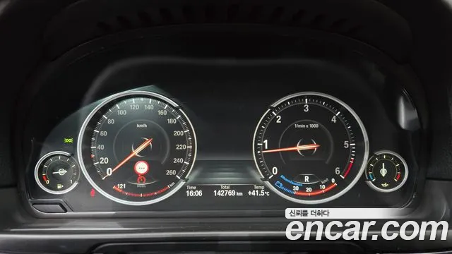 BMW 5-Series 2016 thumb 8