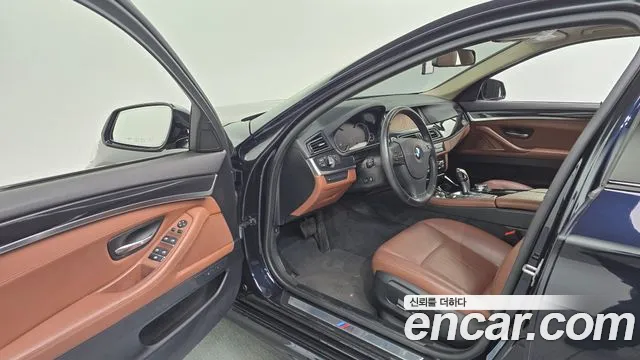 BMW 5-Series 2016 thumb 10