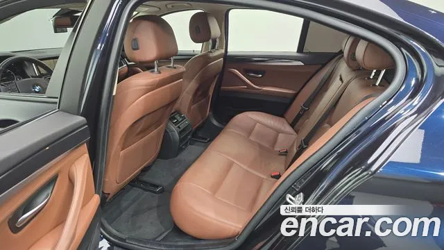 BMW 5-Series 2016 thumb 11