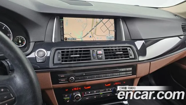 BMW 5-Series 2016 thumb 12