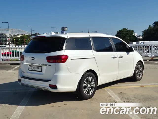 Kia Carnival 2019 thumb 3