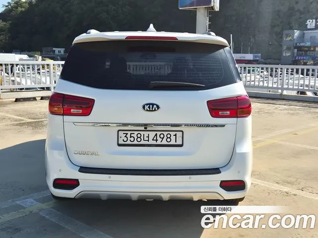 Kia Carnival 2019 thumb 4