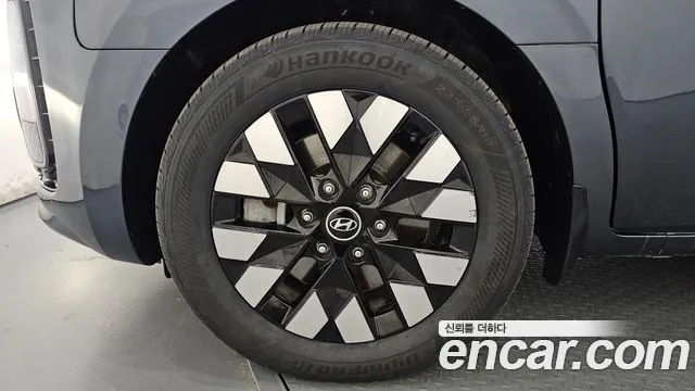 Hyundai Staria 2024 thumb 5