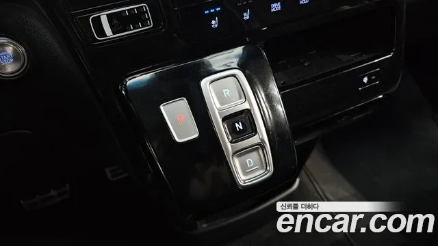 Hyundai Staria 2024 thumb 9