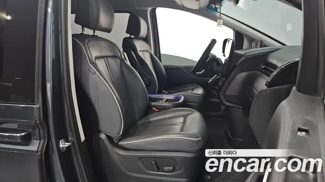 Hyundai Staria 2024 thumb 10