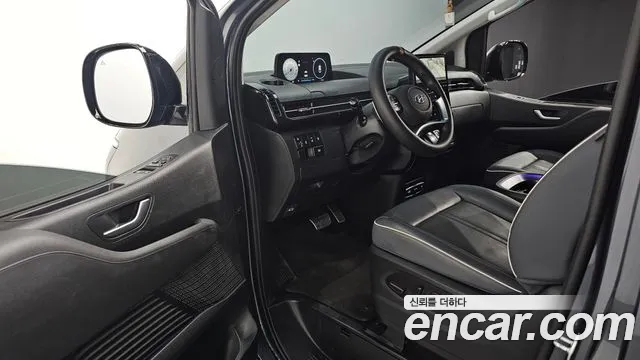 Hyundai Staria 2024 thumb 11