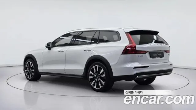 Volvo V60 2025 thumb 4