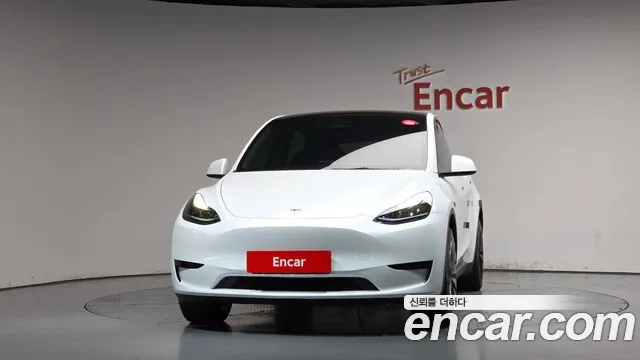 Tesla Model Y 2023 thumb 3
