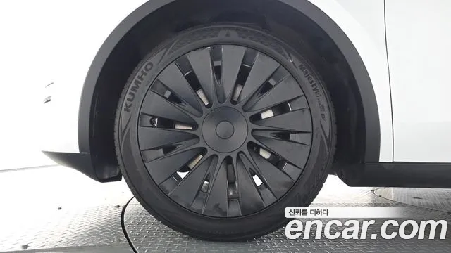 Tesla Model Y 2023 thumb 5