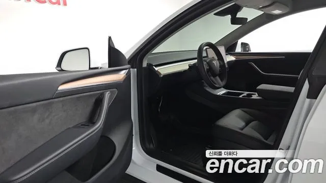 Tesla Model Y 2023 thumb 10