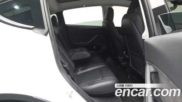 Tesla Model Y 2023 thumb 11