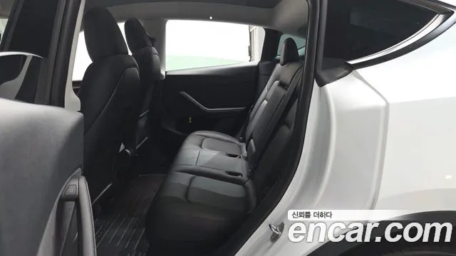 Tesla Model Y 2023 thumb 12