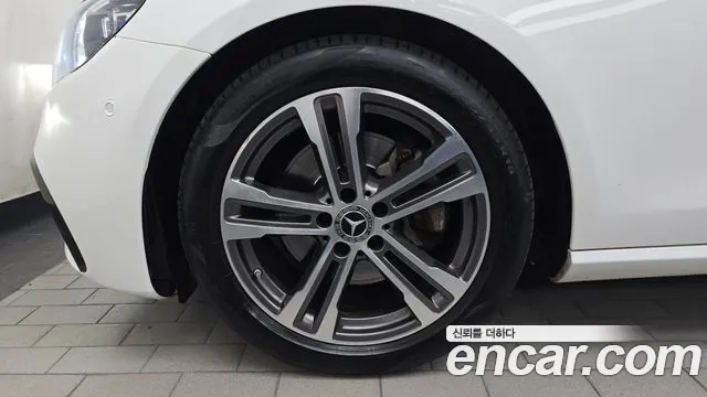 Mercedes-Benz E-Класс 2023 thumb 4
