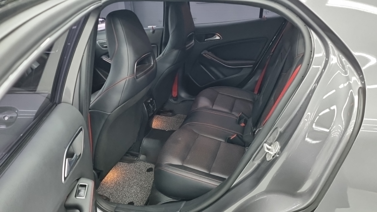 Mercedes-Benz GLA 2015 thumb 10