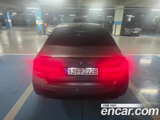 BMW 5-Series 2023 thumb 2