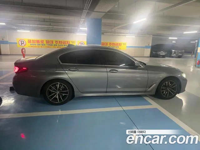 BMW 5-Series 2023 thumb 4