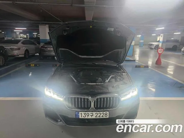 BMW 5-Series 2023 thumb 5