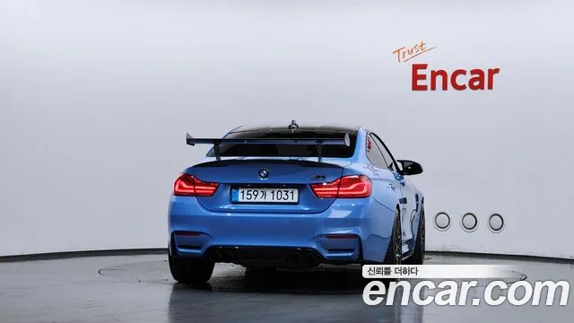 BMW M4 2018 thumb 4