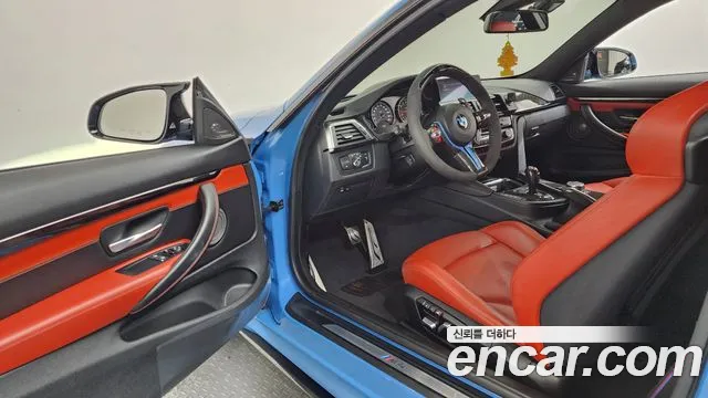 BMW M4 2018 thumb 10