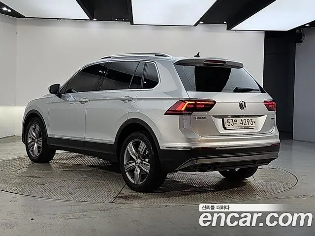 Volkswagen Tiguan 2018 thumb 3