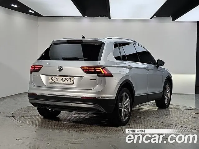 Volkswagen Tiguan 2018 thumb 4