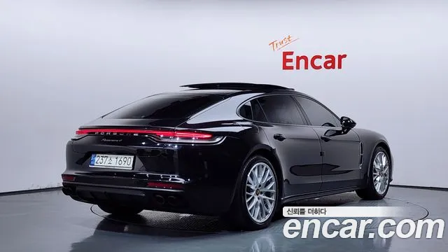 Porsche Panamera 2021 thumb 2