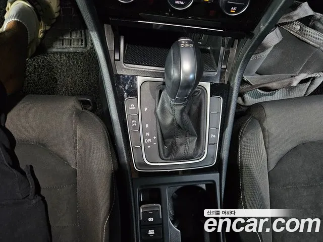 Volkswagen Golf Sportsvan 2016 thumb 9