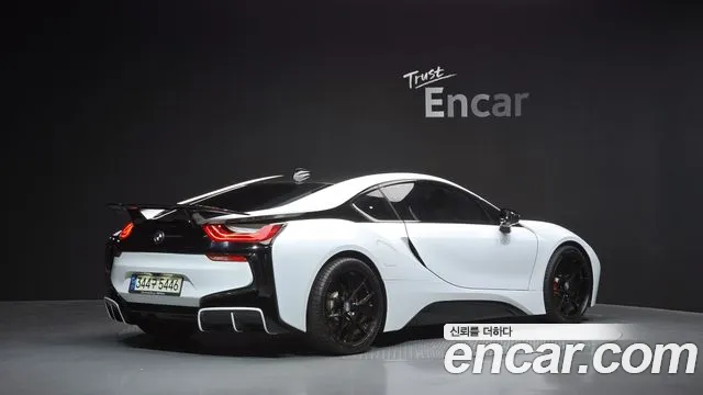 BMW i8 2016 thumb 2