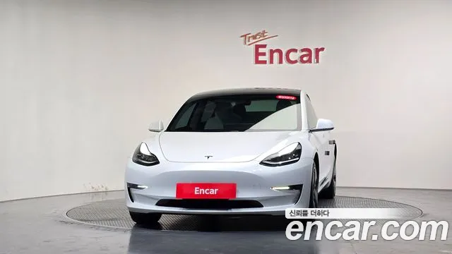 Tesla Model 3 2020 thumb 2