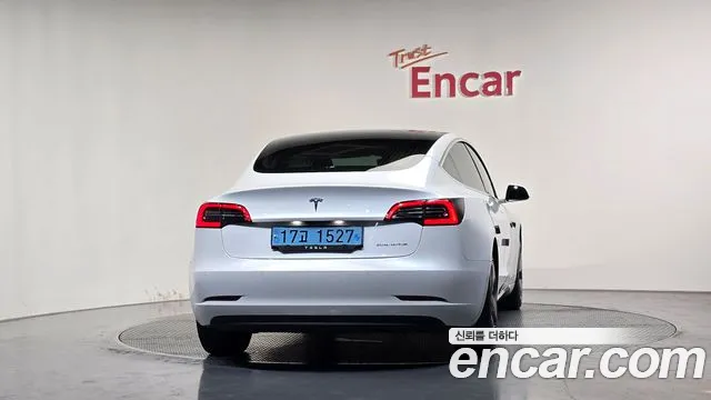 Tesla Model 3 2020 thumb 3