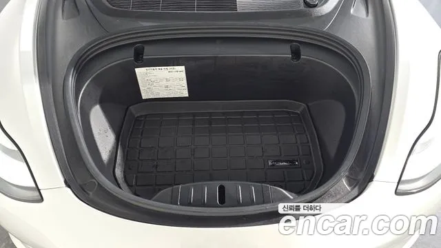 Tesla Model 3 2020 thumb 5