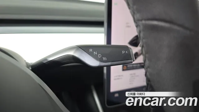 Tesla Model 3 2020 thumb 8