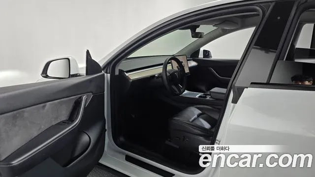 Tesla Model Y 2022 thumb 9