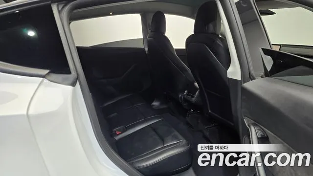 Tesla Model Y 2022 thumb 10