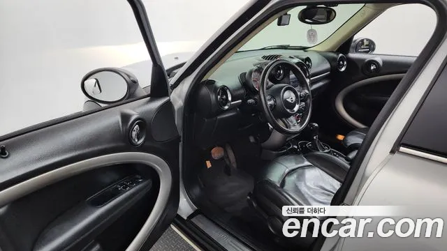 MINI Countryman 2015 thumb 10