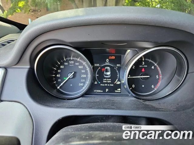 Land Rover Discovery Sport 2017 thumb 8