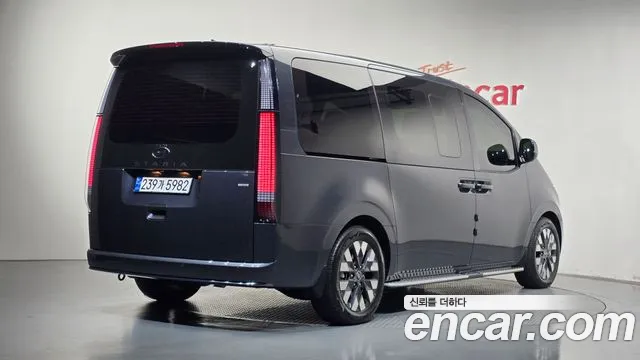 Hyundai Staria 2023 thumb 2